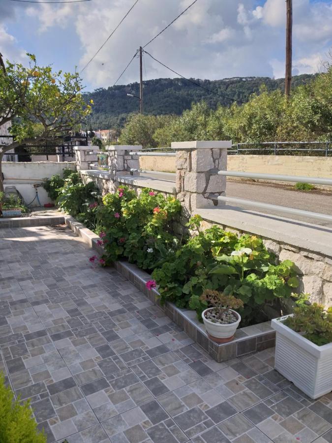 יאליסוס Anastasia'S Garden House מראה חיצוני תמונה